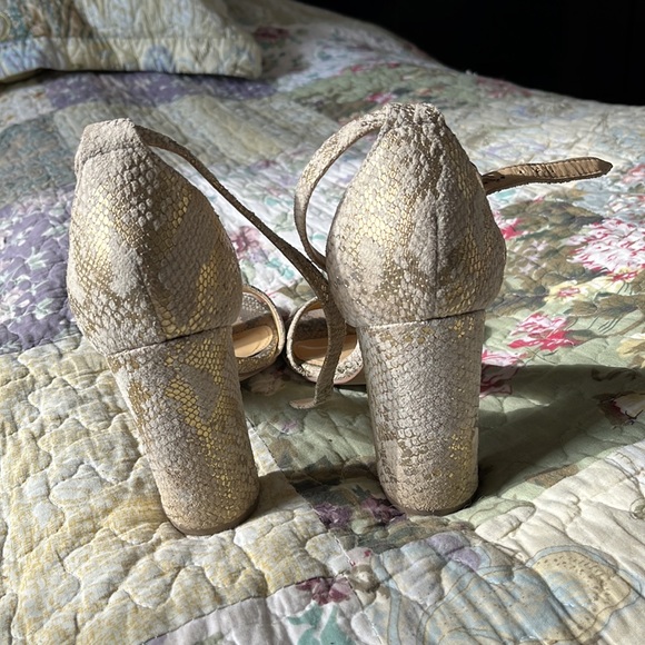 Golden snake heel sandals - Picture 4 of 7